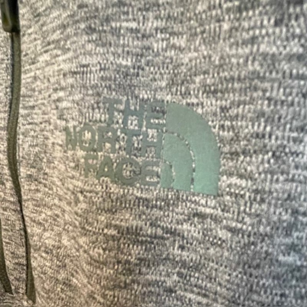 The North Face “FlashDry” men's quarter zip gray pullover sweatshirt. - Picture 4 of 7